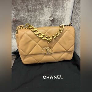 Chanel 19 beige bag